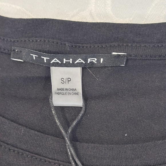 Tahari Eyelet Flutter Sleeve Top. Size S - Picture 6 of 11